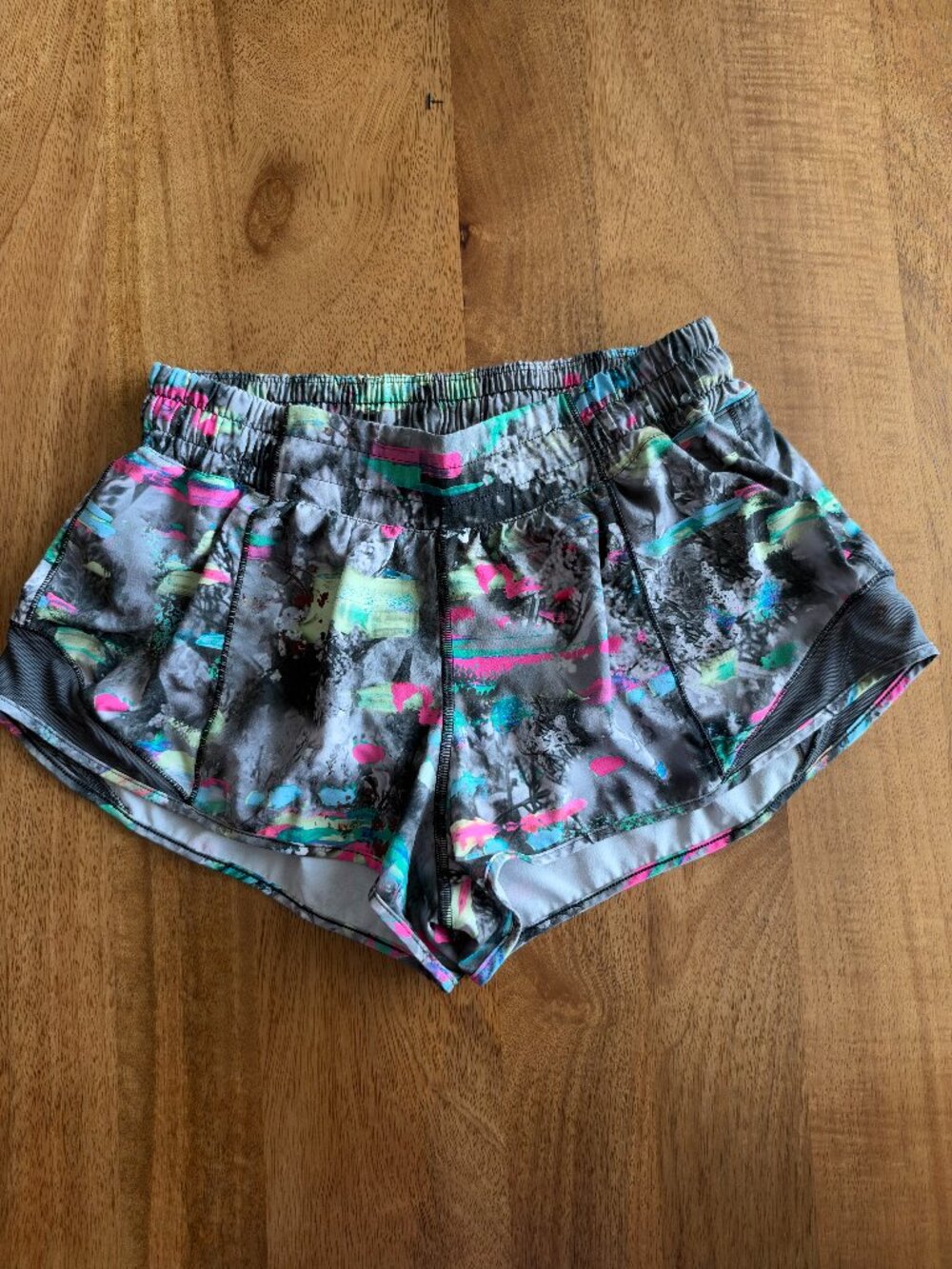 Lululemon Hotty Hot High-Rise Lined Short in the Paint Drift Multi Sz 6